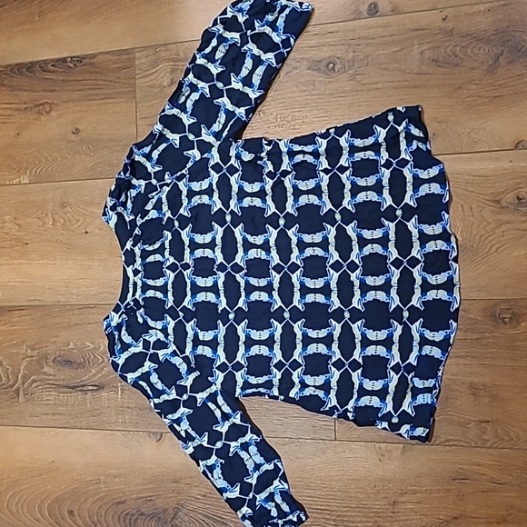 CROWN & IVY Tropical Parrot Blouse Medium - Picture 9 of 11